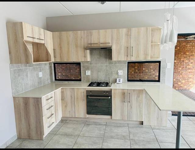 3 BEDROOM TOWNHOUSE FOR SALE IN DIE HEUWEL